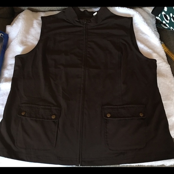 Chico’s Zenergy Vest with matching pants - Picture 2 of 6